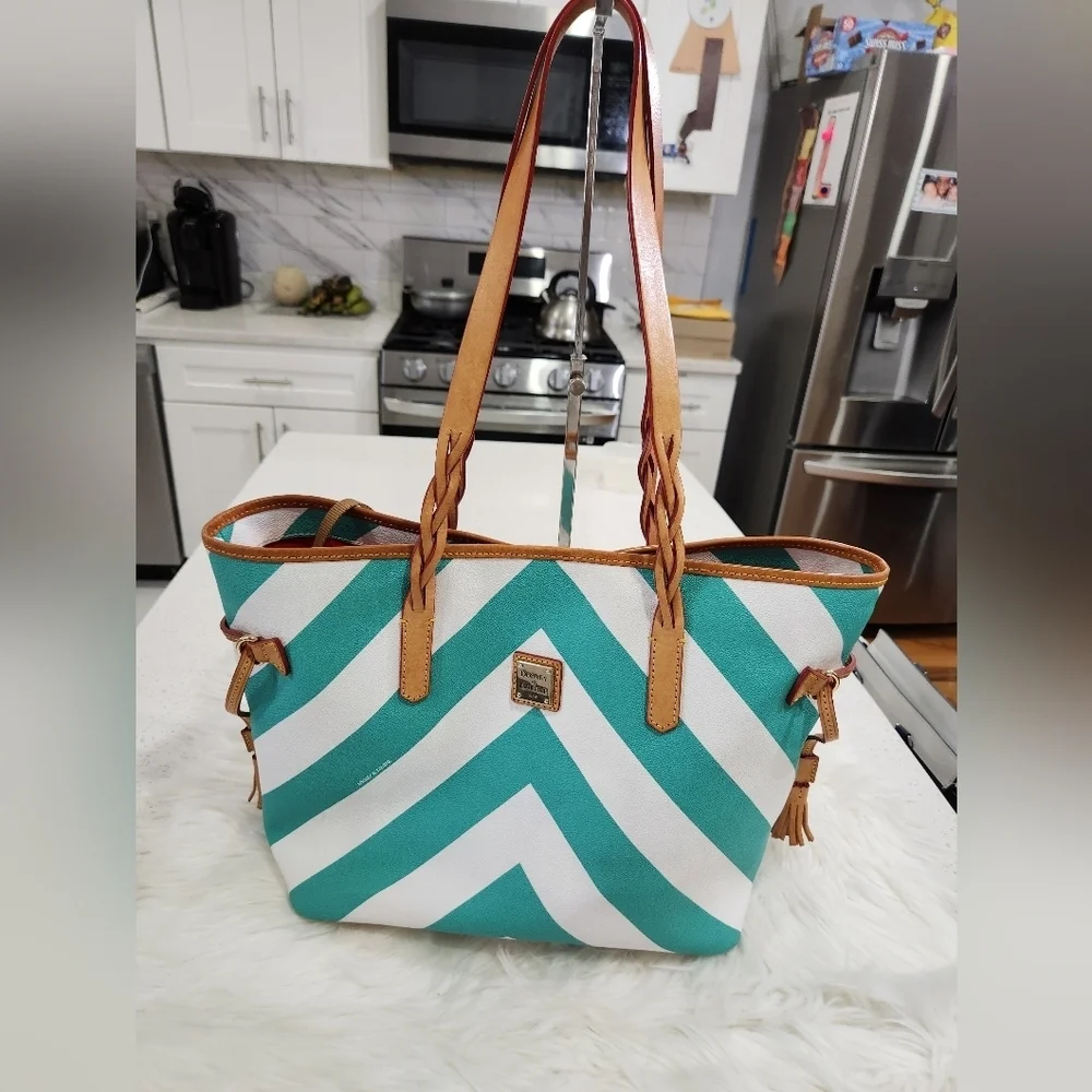 💚▪️ Dooney & Bourke ▪️bailey Chevron Teal & White Shoulder Tote Bag
